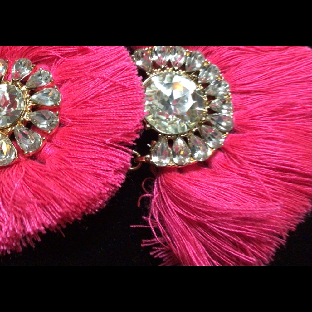 NWT hot pink fringe necklace with clear rhinestones - Picture 8 of 12